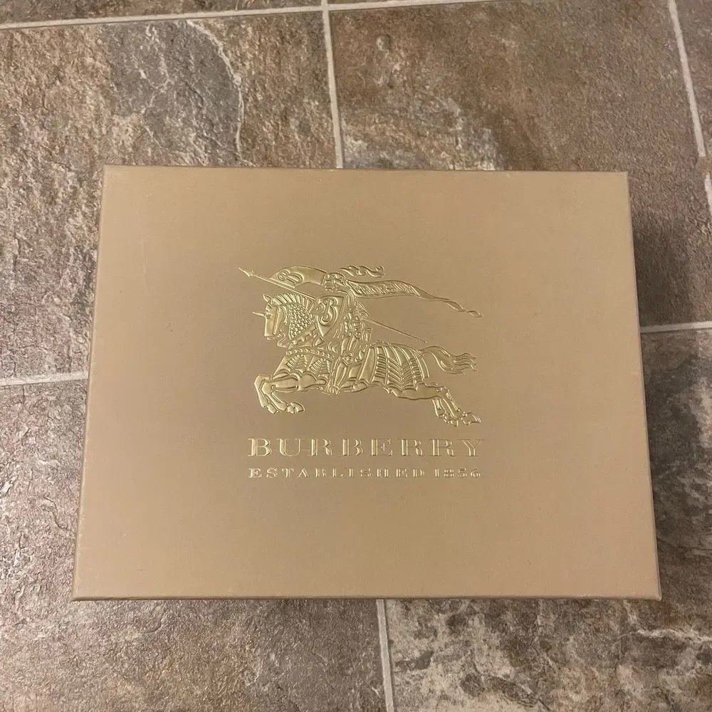 Burberry Boots - Picture 10 of 10